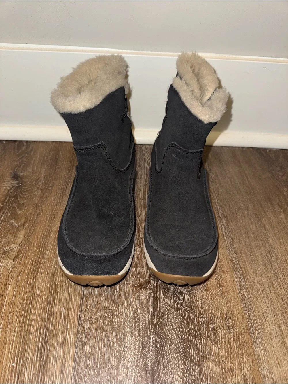 Merrells Women’s Black Suede Winter Ankle Boots with Faux Fur Lining